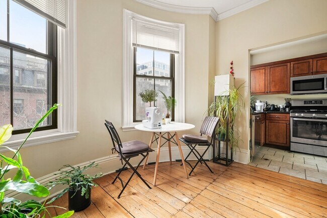 100 E Brookline St, Unit 2 in Boston, MA - Foto de edificio - Building Photo