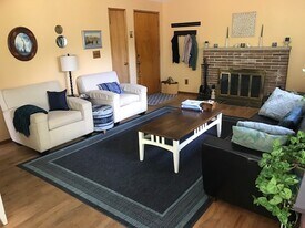 3606 SW Roxbury St in Seattle, WA - Building Photo