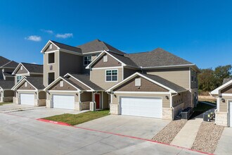 Village at Pepper Creek Apartments in Temple, TX - Building Photo - Building Photo