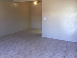 7010 N 68th Dr in Glendale, AZ - Building Photo - Building Photo