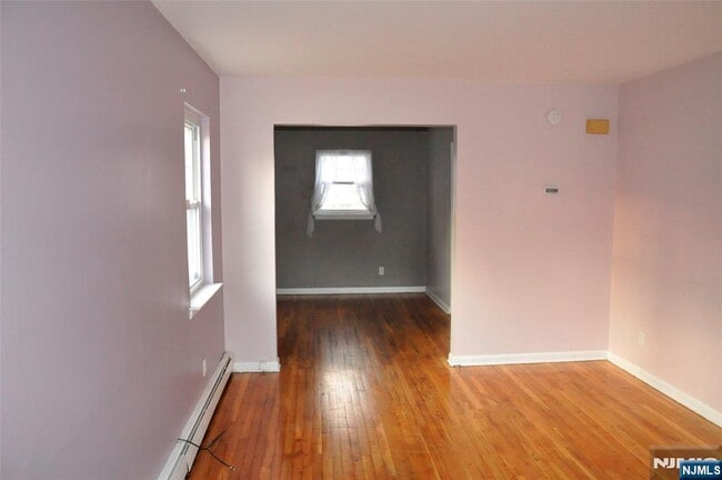 29 Lewis Pl in Westwood, NJ - Foto de edificio - Building Photo