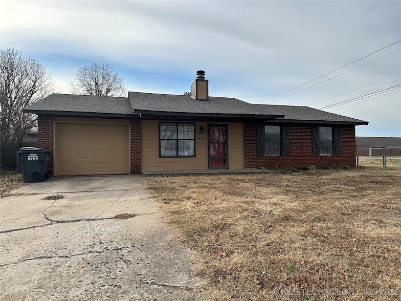 1012 E 143rd St in Glenpool, OK - Building Photo