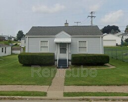 3025 Windsor Ave in Dubuque, IA - Building Photo