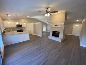 2006 W Northgate Dr in Irving, TX - Building Photo - Building Photo