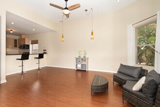 1219 E 52nd St in Chicago, IL - Building Photo - Building Photo