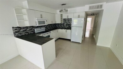 1120 102nd St in Bay Harbor Islands, FL - Building Photo - Building Photo