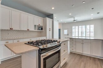 832 Melba St in Dallas, TX - Building Photo - Building Photo