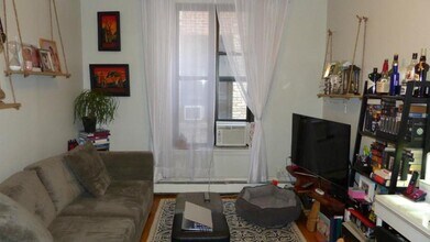 293 Central Prk W in New York, NY - Building Photo - Building Photo