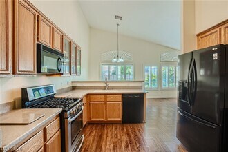 2800 Evelyn Lake Ct in Las Vegas, NV - Building Photo - Building Photo