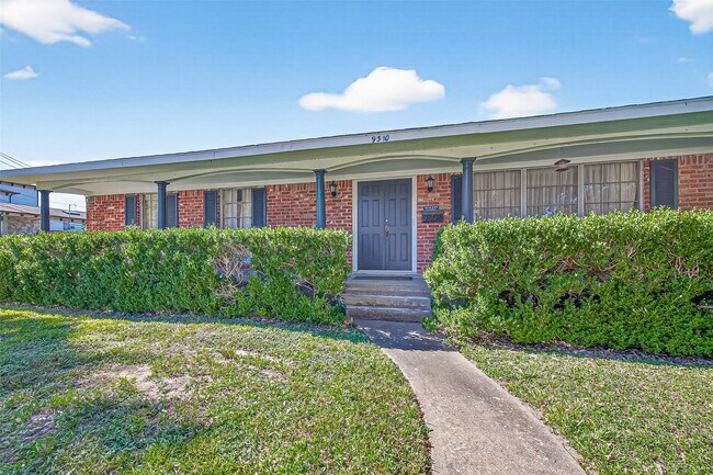 9310 Cliffwood Dr in Houston, TX - Building Photo - Building Photo