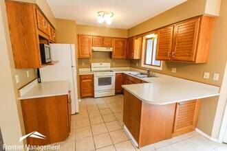 912 Connecticut Ave in Manhattan, KS - Building Photo - Building Photo