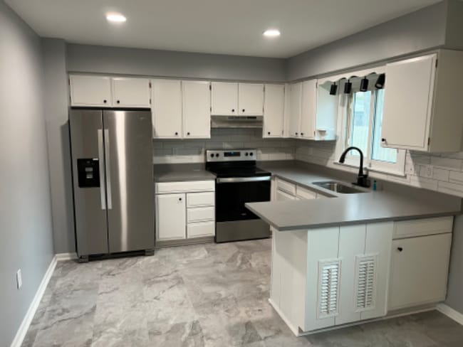 615 Sunny Ln in Ballston Spa, NY - Foto de edificio - Building Photo