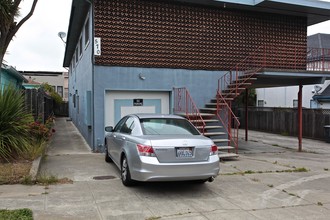 570 Kains Ave in San Bruno, CA - Building Photo - Building Photo