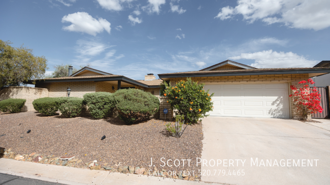 property at 9059 N Arroya Vista Dr