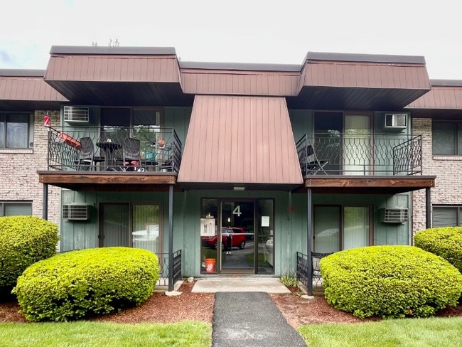 4 Strawberry Bank Rd in Nashua, NH - Building Photo - Building Photo