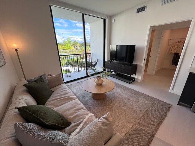 20510 NW 21st Ave, Unit B1