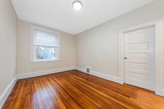 40 Brackett St, Unit 1 in Boston, MA - Building Photo - Building Photo