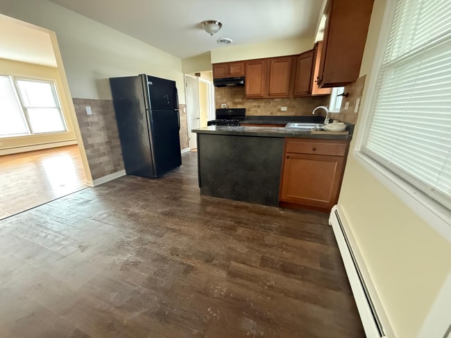 5838 W Montrose Ave, Unit 2S in Chicago, IL - Building Photo - Building Photo