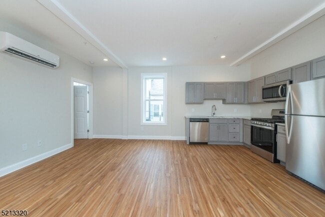 124 Main St in Newton, NJ - Building Photo - Building Photo