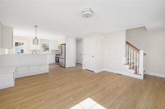 235 Pequot Ave in Warwick, RI - Building Photo - Building Photo