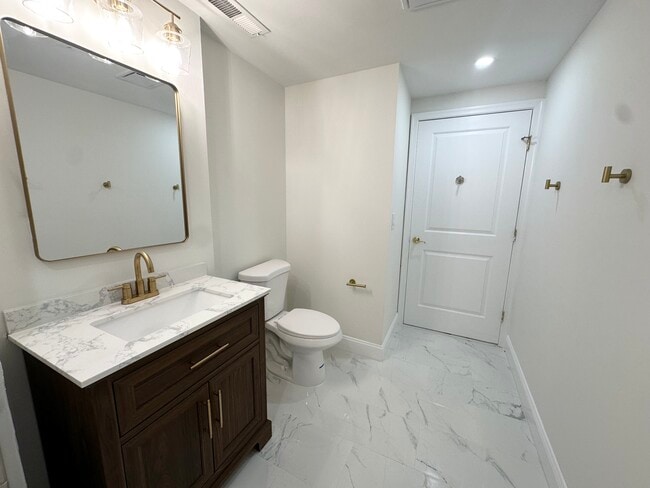 The Flats at Professional Arts Building in Baltimore, MD - Foto de edificio - Building Photo