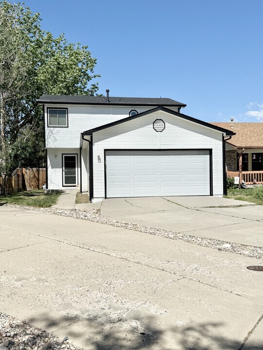 2740 Susan Dr in Loveland, CO - Building Photo