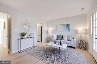 4940 Bradley Blvd in Chevy Chase, MD - Building Photo - Building Photo