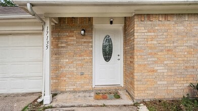 17135 Yeoman Way in Crosby, TX - Foto de edificio - Building Photo