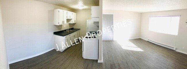 property at 1806 Parker Cir