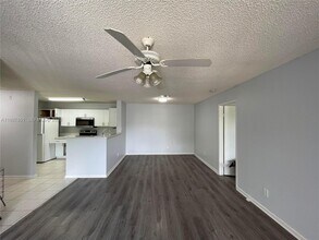 11211 W Atlantic Blvd in Coral Springs, FL - Building Photo - Building Photo