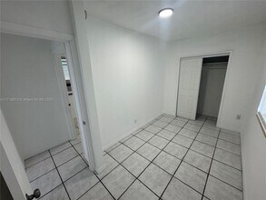 7000 NW 8th Ave-Unit -5 in Miami, FL - Building Photo - Building Photo