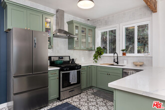 1222 N Hoover St in Los Angeles, CA - Building Photo - Building Photo