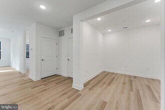 21731 Dovekie Ter in Ashburn, VA - Foto de edificio - Building Photo