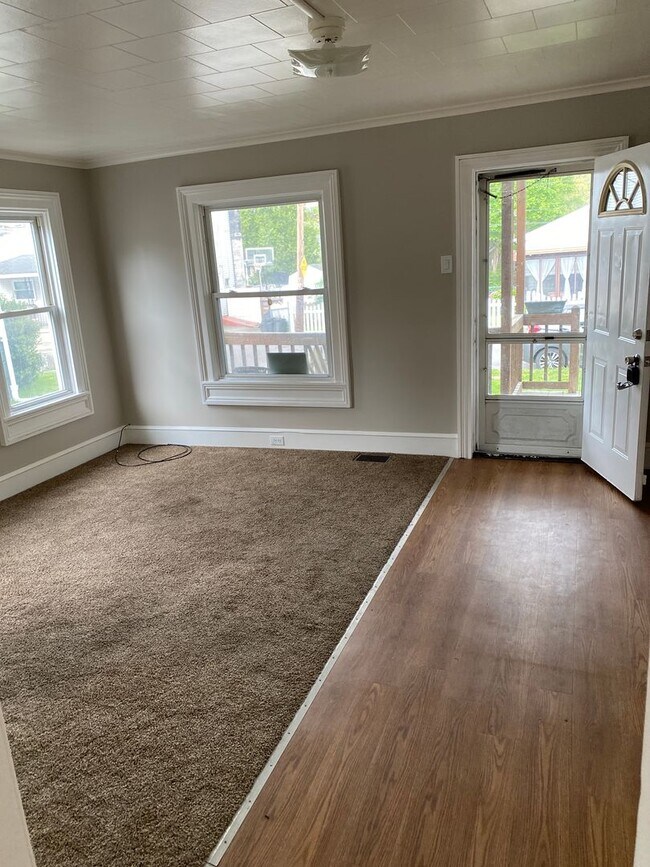 192 Wyoming St-Unit -192 S Wyoming St - 1st Flr in Carbondale, PA - Building Photo - Building Photo