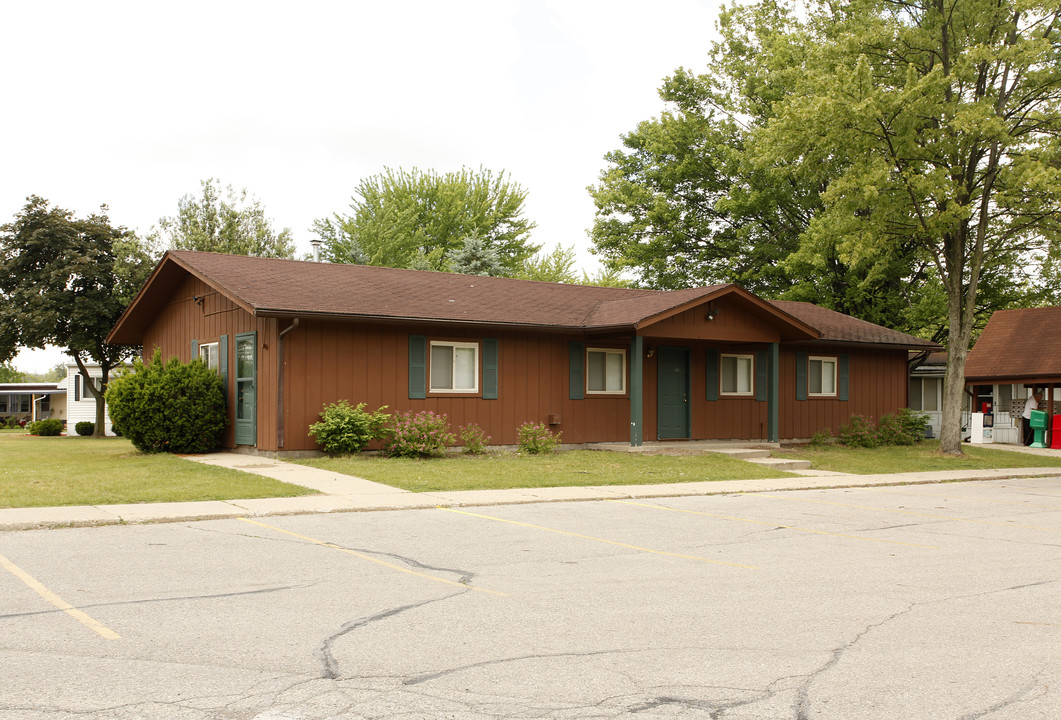 Cedar River Estates in Fowlerville, MI - Building Photo