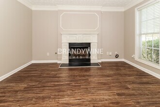 3915 Riverside Pkwy in Decatur, GA - Foto de edificio - Building Photo