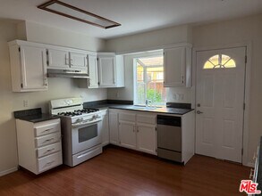 11705 Albers St in Los Angeles, CA - Building Photo - Building Photo