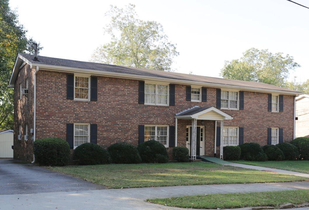 58 Spring St in Newnan, GA - Building Photo