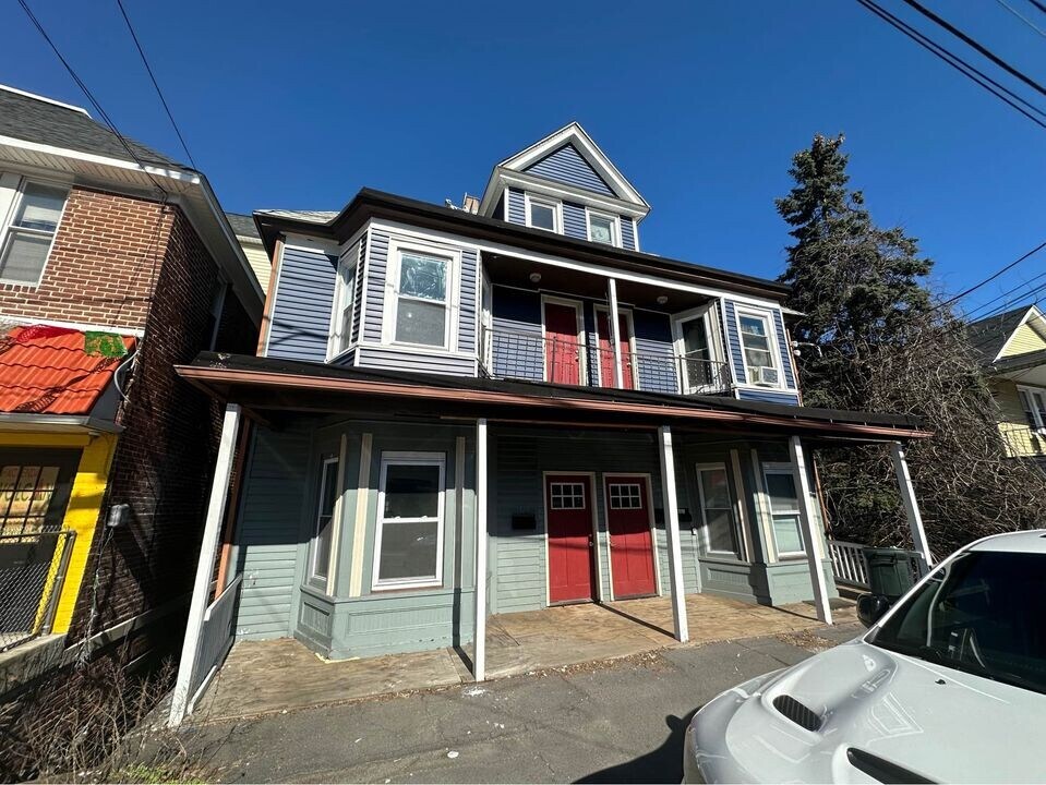 1328 Pittston Ave in Scranton, PA - Building Photo