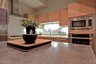 4747 N Scottsdale Rd, Unit 1x1E in Scottsdale, AZ - Building Photo - Building Photo