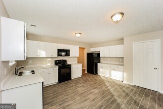5469 Wexford Pass in College Park, GA - Building Photo - Building Photo
