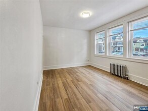 367 Sanford Ave, Unit 1R in Newark, NJ - Building Photo - Building Photo