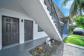 520 NE 45th St in Boca Raton, FL - Building Photo - Building Photo