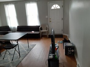 1729 Carey Way in Pittsburgh, PA - Building Photo - Building Photo