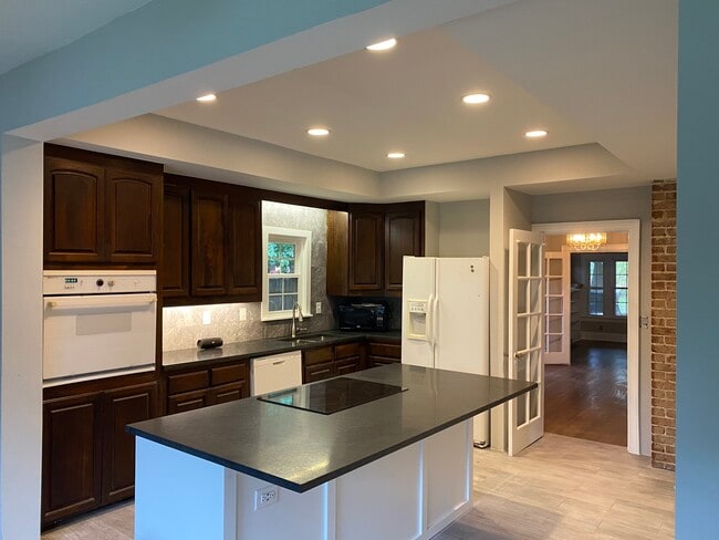 property at 1410 S Frisco Ave