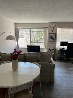 10 Hammond Pond Pkwy, Unit 106, Unit 106