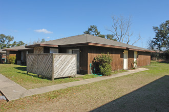 8160 Stonebrook Dr in Pensacola, FL - Foto de edificio - Building Photo