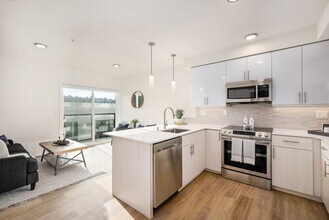 PRTL Portal Apartments in Seattle, WA - Building Photo - Building Photo