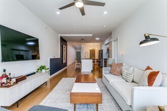 4040 N Hall St, Unit 113 in Dallas, TX - Building Photo - Building Photo