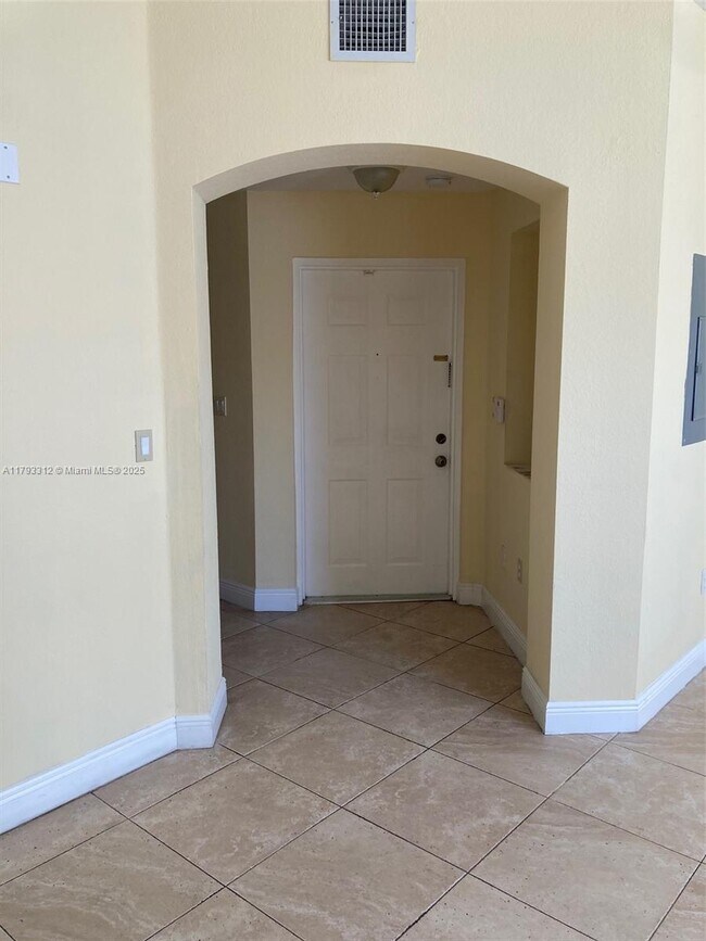 8930 W Flagler St in Miami, FL - Building Photo - Building Photo